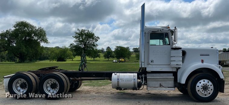 image for item MR9080 1992 Kenworth W900  semi truck