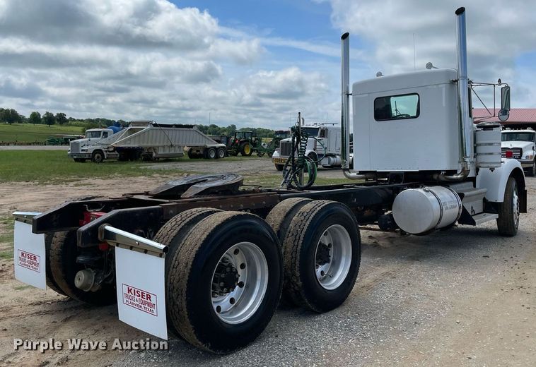 image for item MR9080 1992 Kenworth W900  semi truck