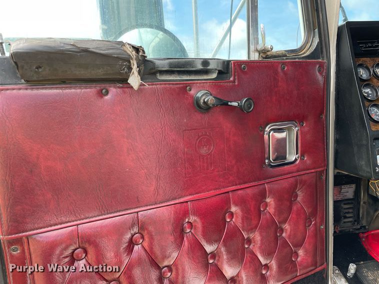 image for item MR9080 1992 Kenworth W900  semi truck