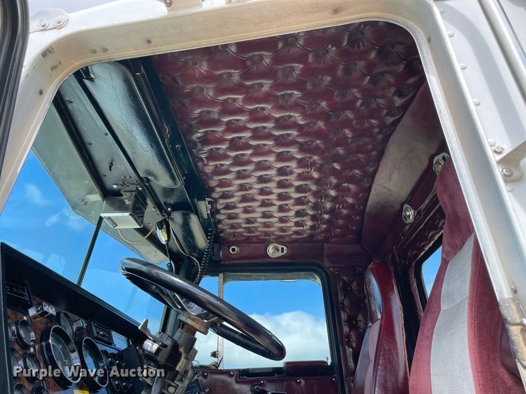 image for item MR9080 1992 Kenworth W900  semi truck