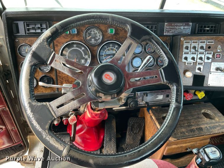 image for item MR9080 1992 Kenworth W900  semi truck