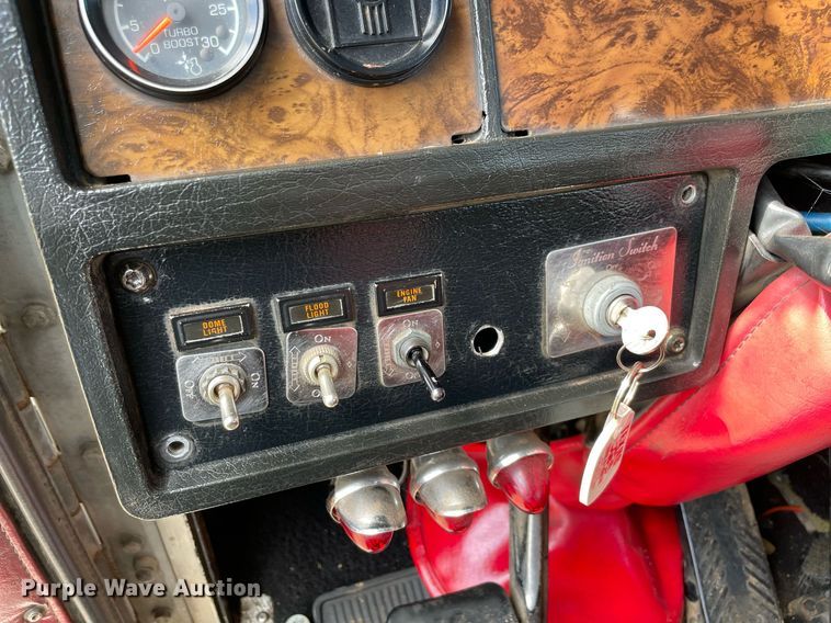 image for item MR9080 1992 Kenworth W900  semi truck