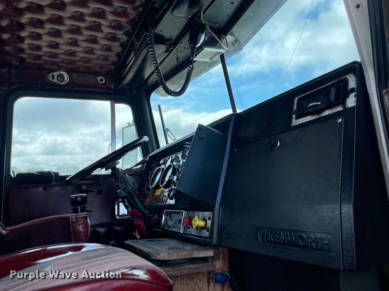 image for item MR9080 1992 Kenworth W900  semi truck