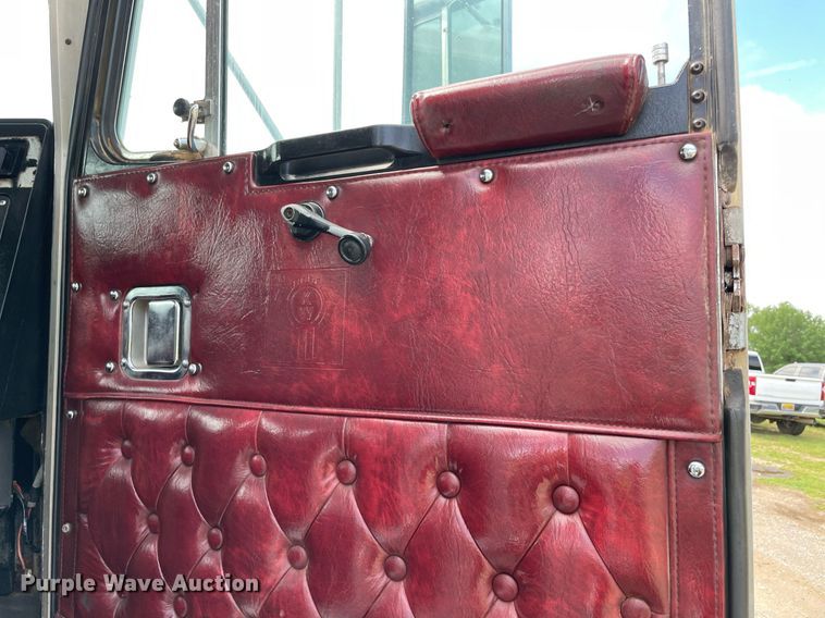 image for item MR9080 1992 Kenworth W900  semi truck