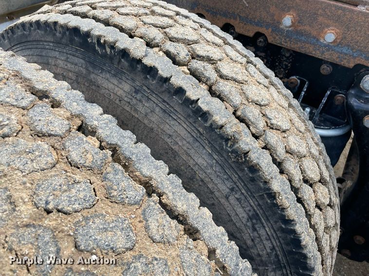 image for item MR9080 1992 Kenworth W900  semi truck