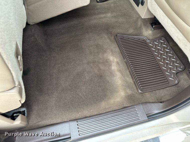 image for item AF9724 2015 GMC Sierra 1500 SLT  Crew Cab pickup truck