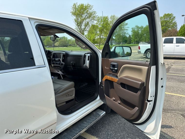 image for item AF9724 2015 GMC Sierra 1500 SLT  Crew Cab pickup truck