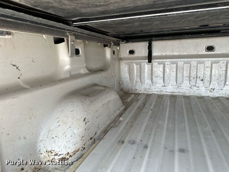 image for item AF9724 2015 GMC Sierra 1500 SLT  Crew Cab pickup truck