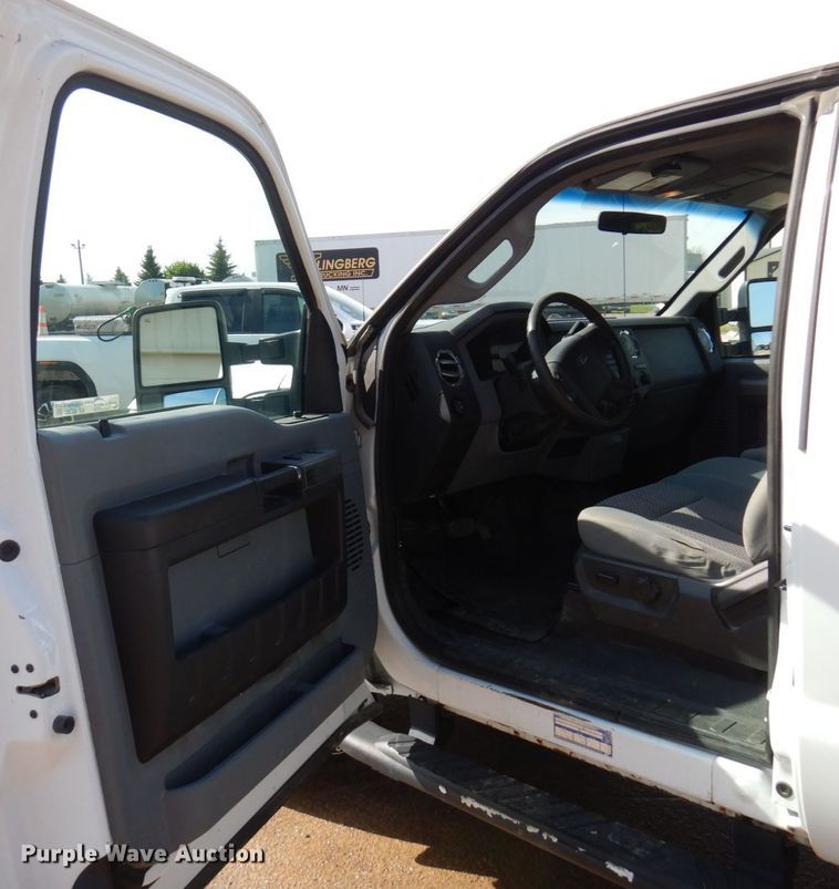 image for item AF9730 2012 Ford F350 Super Duty XLT  SuperCab pickup truck