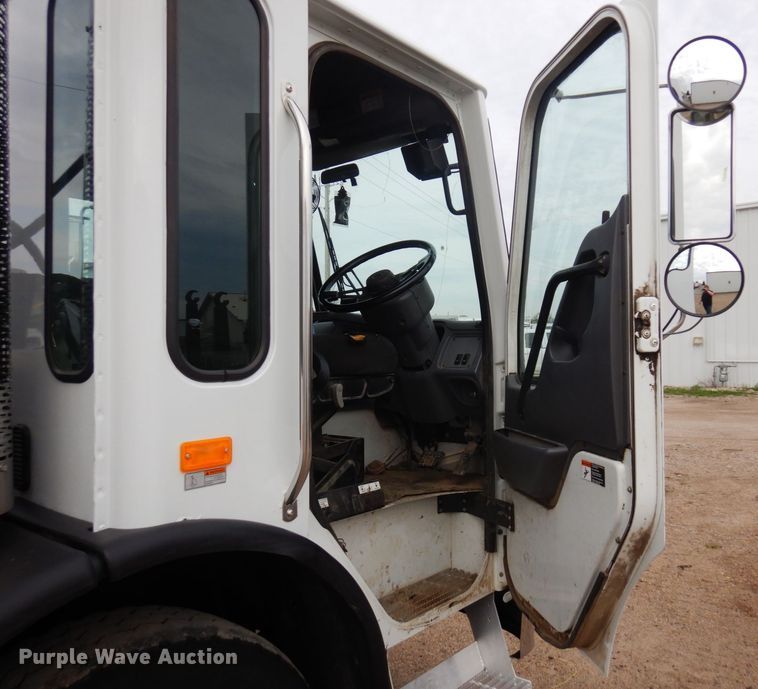 image for item AF9732 2007 American LaFrance Condor  refuse truck