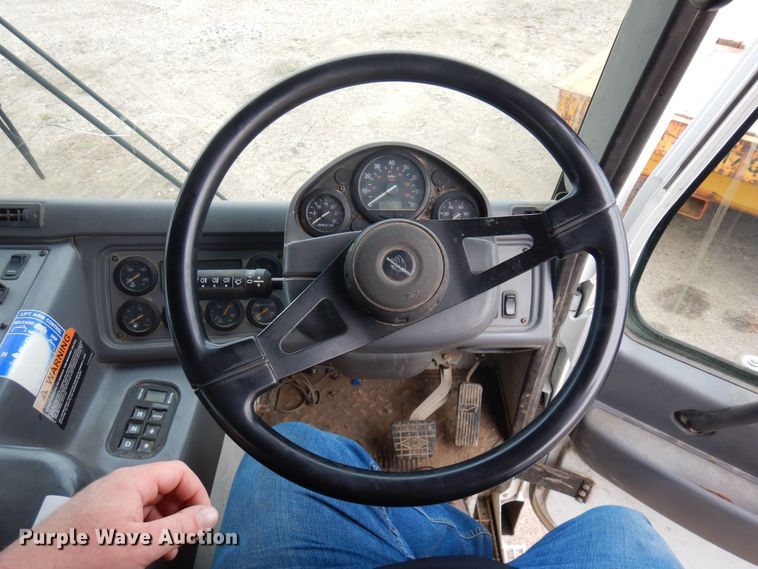 image for item AF9732 2007 American LaFrance Condor  refuse truck