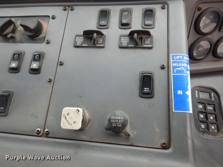 image for item AF9732 2007 American LaFrance Condor  refuse truck