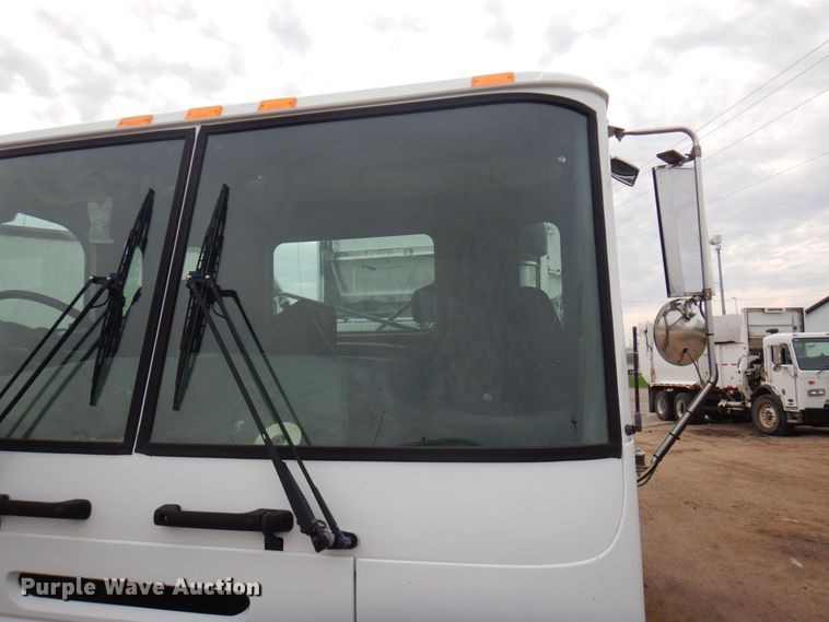 image for item AF9732 2007 American LaFrance Condor  refuse truck