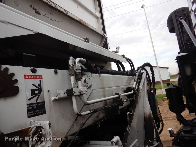 image for item AF9732 2007 American LaFrance Condor  refuse truck