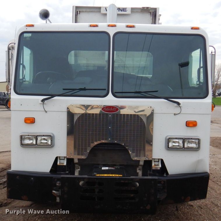 image for item AF9733 2009 Peterbilt PB320  refuse truck