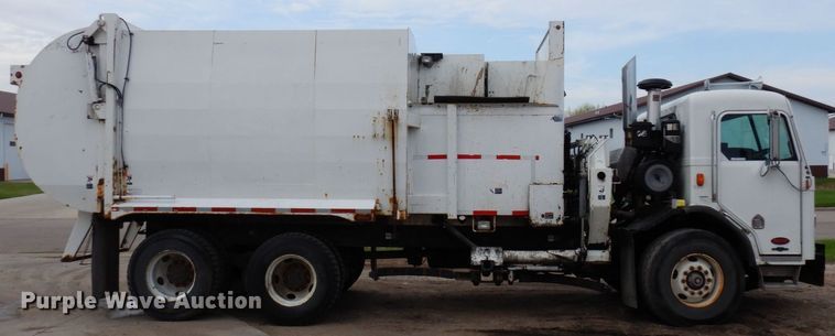 image for item AF9733 2009 Peterbilt PB320  refuse truck