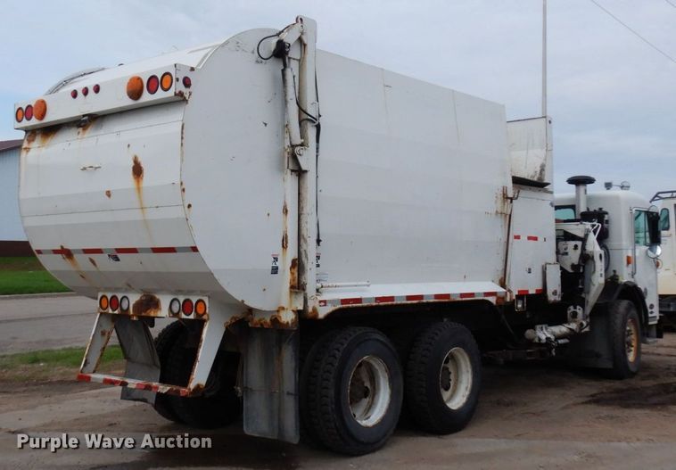 image for item AF9733 2009 Peterbilt PB320  refuse truck