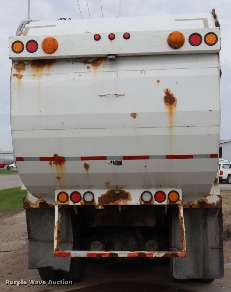 image for item AF9733 2009 Peterbilt PB320  refuse truck