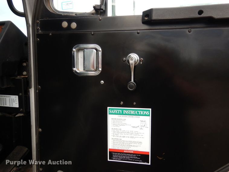 image for item AF9733 2009 Peterbilt PB320  refuse truck