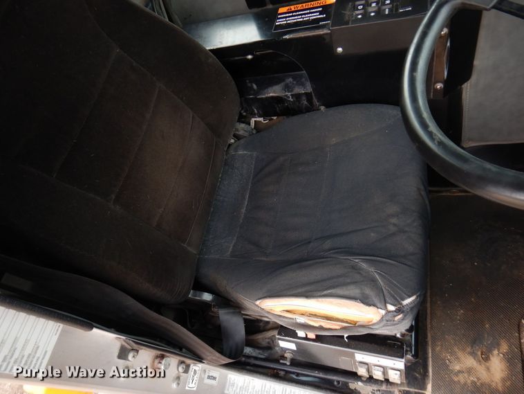 image for item AF9733 2009 Peterbilt PB320  refuse truck