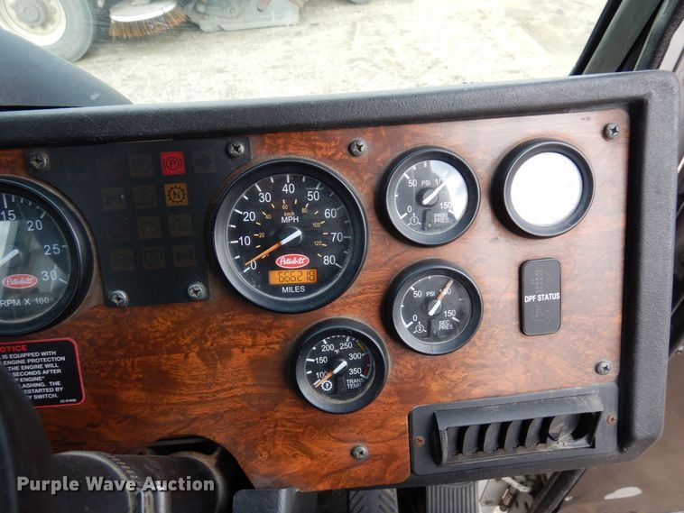 image for item AF9733 2009 Peterbilt PB320  refuse truck