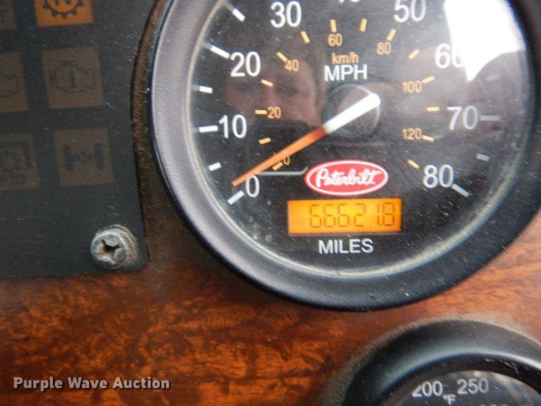 image for item AF9733 2009 Peterbilt PB320  refuse truck