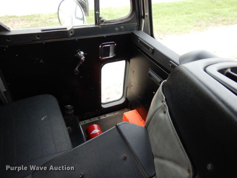 image for item AF9733 2009 Peterbilt PB320  refuse truck