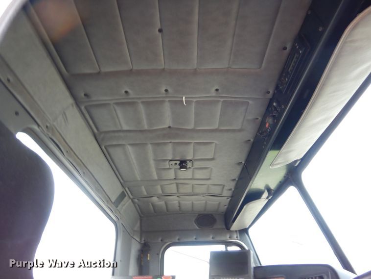 image for item AF9733 2009 Peterbilt PB320  refuse truck