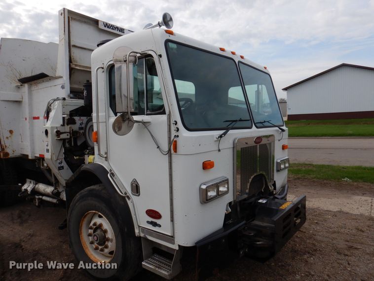 image for item AF9733 2009 Peterbilt PB320  refuse truck