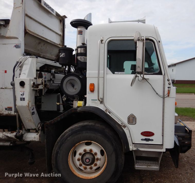 image for item AF9733 2009 Peterbilt PB320  refuse truck