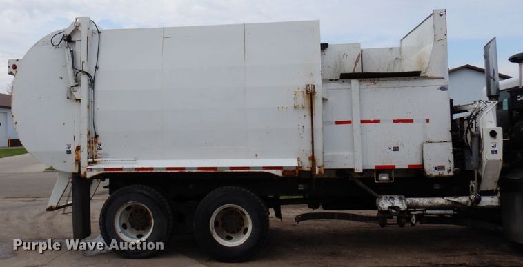 image for item AF9733 2009 Peterbilt PB320  refuse truck