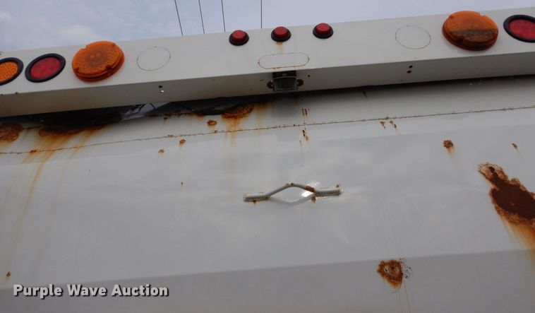 image for item AF9733 2009 Peterbilt PB320  refuse truck