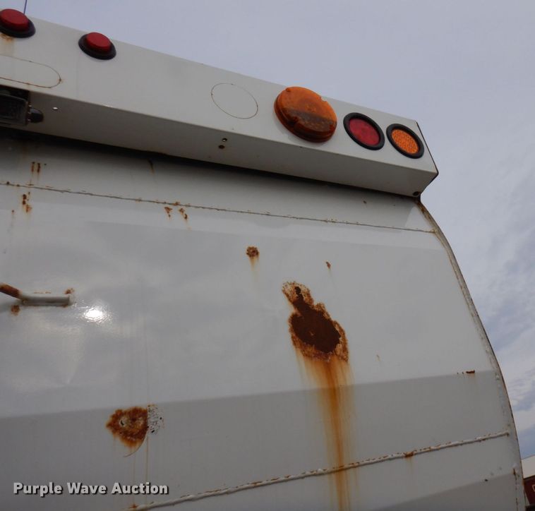 image for item AF9733 2009 Peterbilt PB320  refuse truck