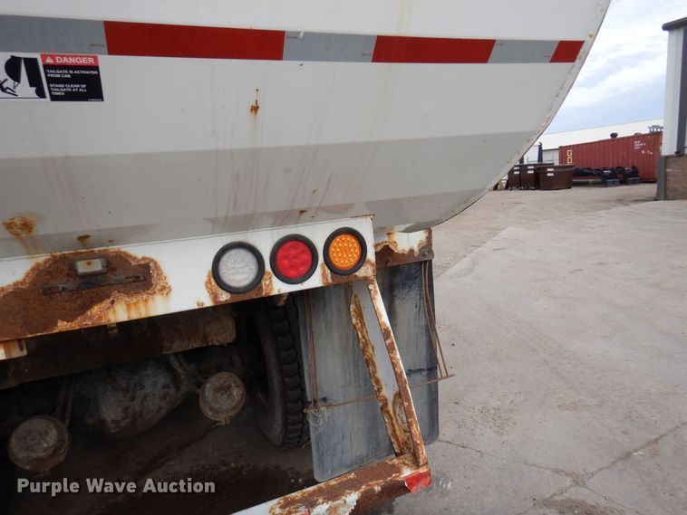 image for item AF9733 2009 Peterbilt PB320  refuse truck