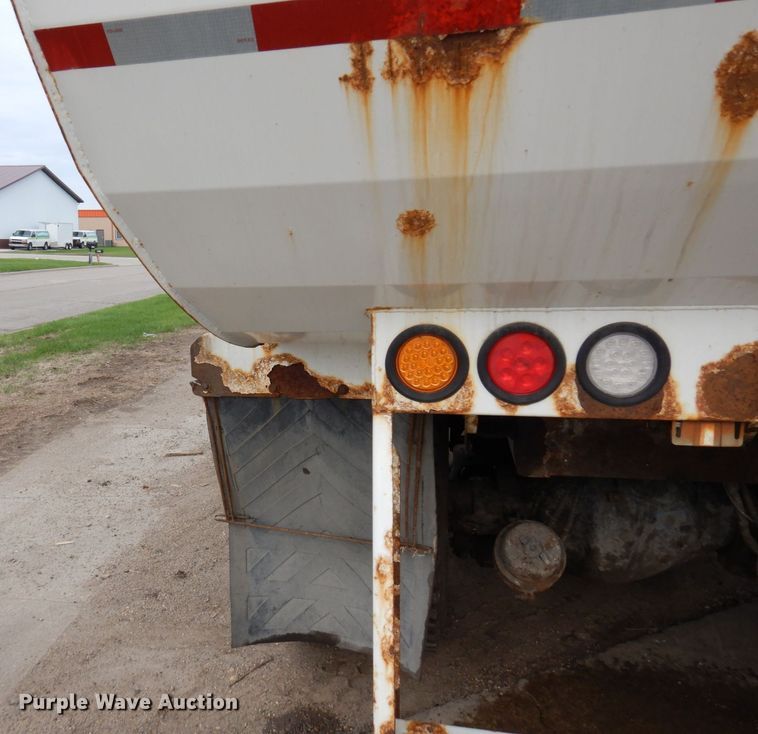 image for item AF9733 2009 Peterbilt PB320  refuse truck