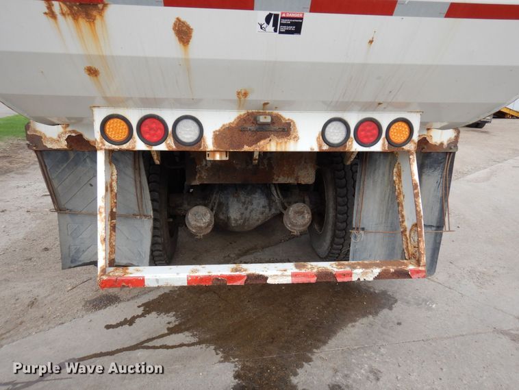 image for item AF9733 2009 Peterbilt PB320  refuse truck