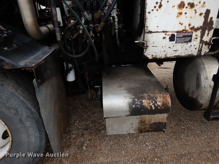 image for item AF9733 2009 Peterbilt PB320  refuse truck