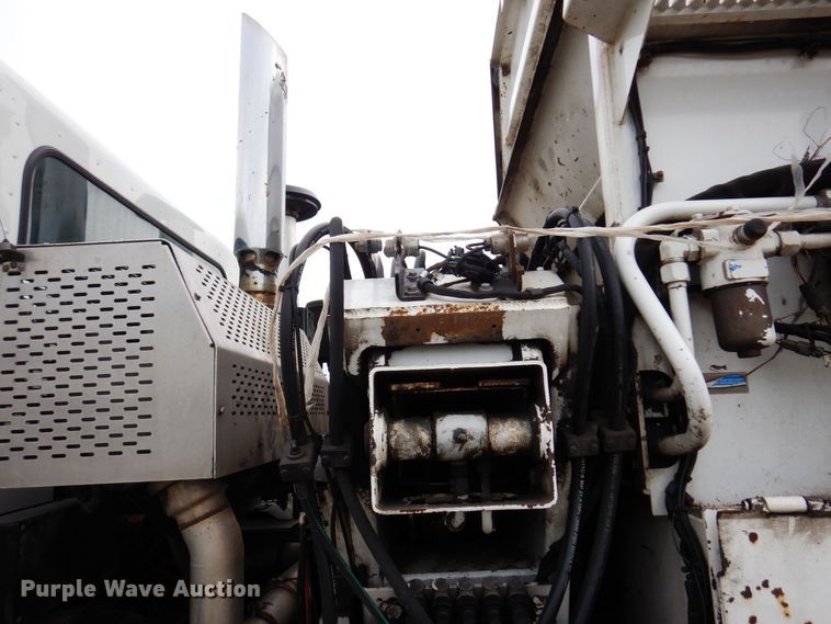 image for item AF9733 2009 Peterbilt PB320  refuse truck