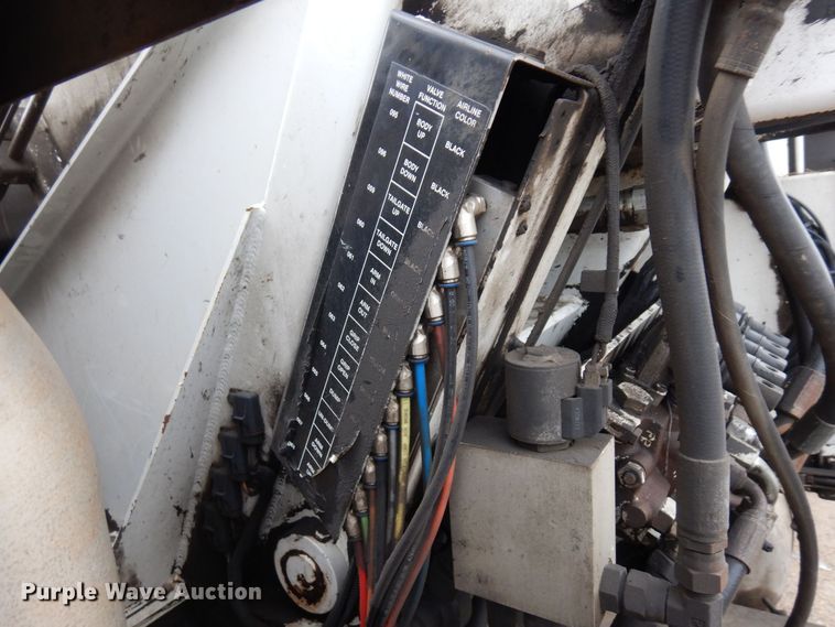 image for item AF9733 2009 Peterbilt PB320  refuse truck