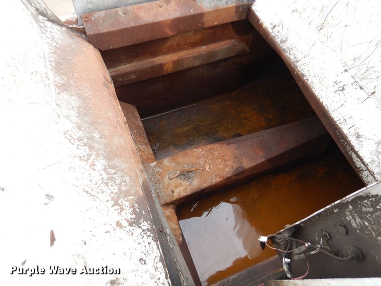 image for item AF9733 2009 Peterbilt PB320  refuse truck