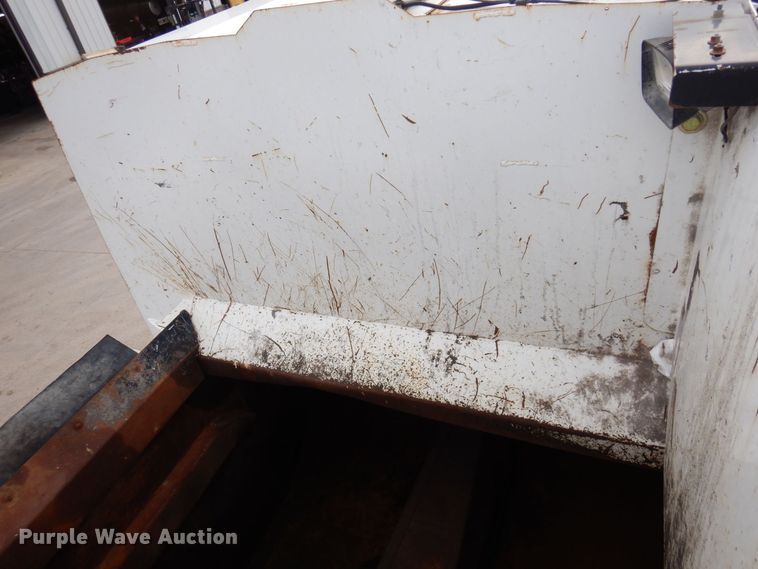 image for item AF9733 2009 Peterbilt PB320  refuse truck