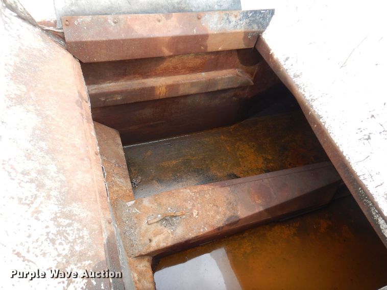 image for item AF9733 2009 Peterbilt PB320  refuse truck