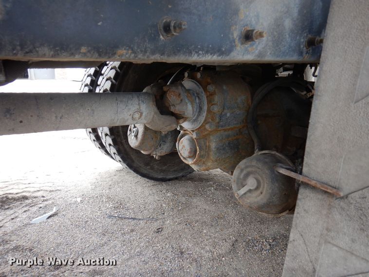 image for item AF9733 2009 Peterbilt PB320  refuse truck