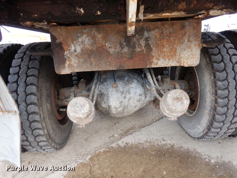 image for item AF9733 2009 Peterbilt PB320  refuse truck