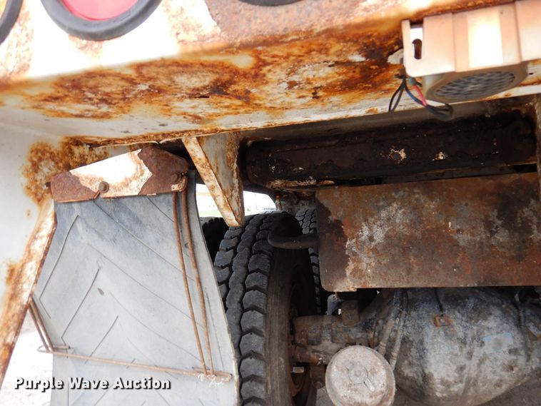 image for item AF9733 2009 Peterbilt PB320  refuse truck