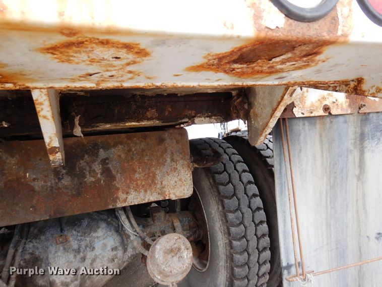 image for item AF9733 2009 Peterbilt PB320  refuse truck