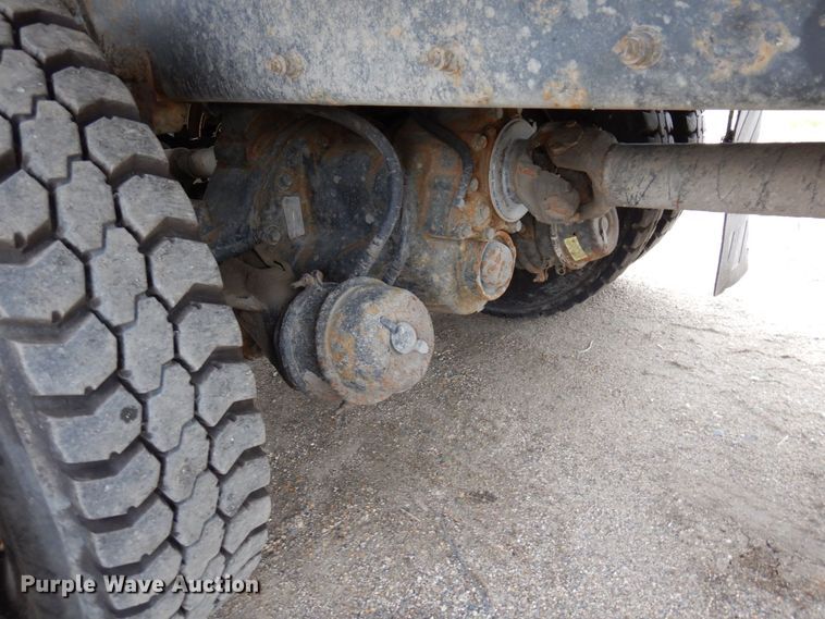 image for item AF9733 2009 Peterbilt PB320  refuse truck