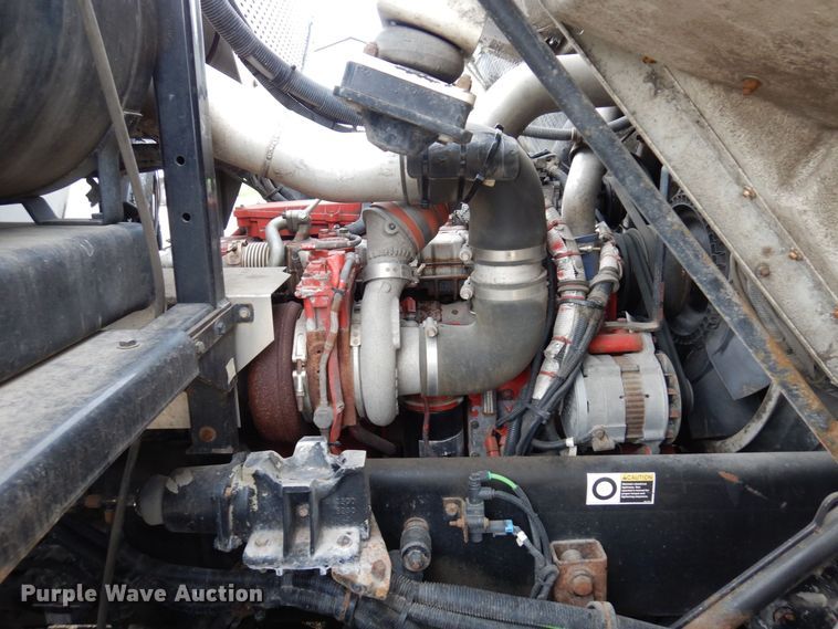 image for item AF9733 2009 Peterbilt PB320  refuse truck