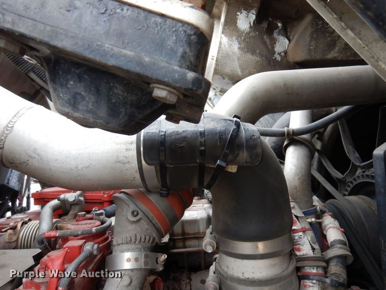 image for item AF9733 2009 Peterbilt PB320  refuse truck