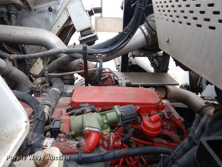 image for item AF9733 2009 Peterbilt PB320  refuse truck